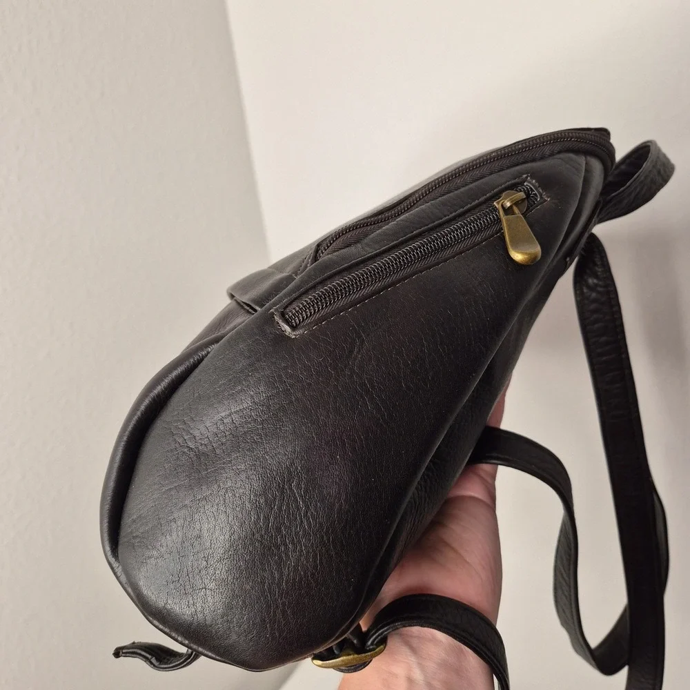 Le Donne Leather U-Zip Backpack Dark Brown Mini Sling Bag Made in Colombia Brass